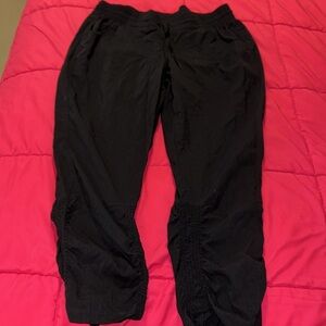 Athletic Cropped Scrunched Workout Cargo Pants